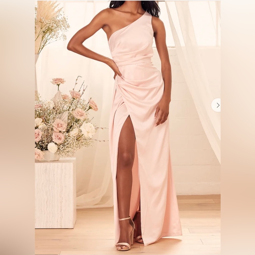 NWT Lulu’s Dreaming of Elegance Blush Pink Satin One-Shoulder Maxi Dress Size M